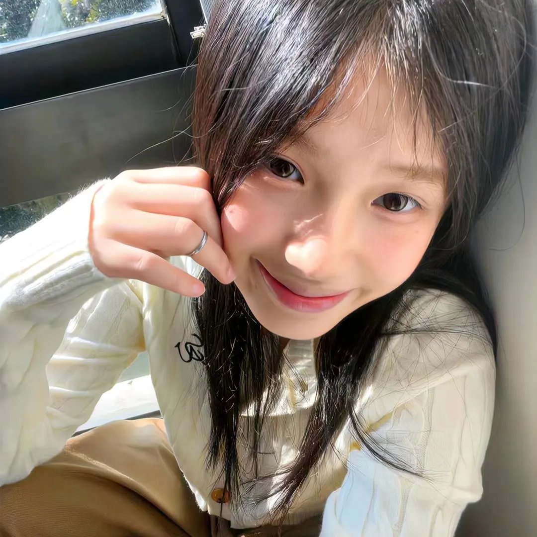 挥着翅膀的女孩